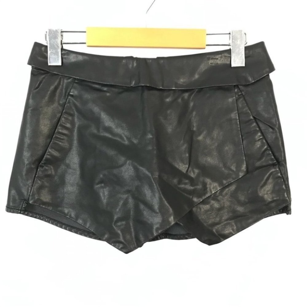 ❤️❣️💖💘TRENDING faux leather shorts